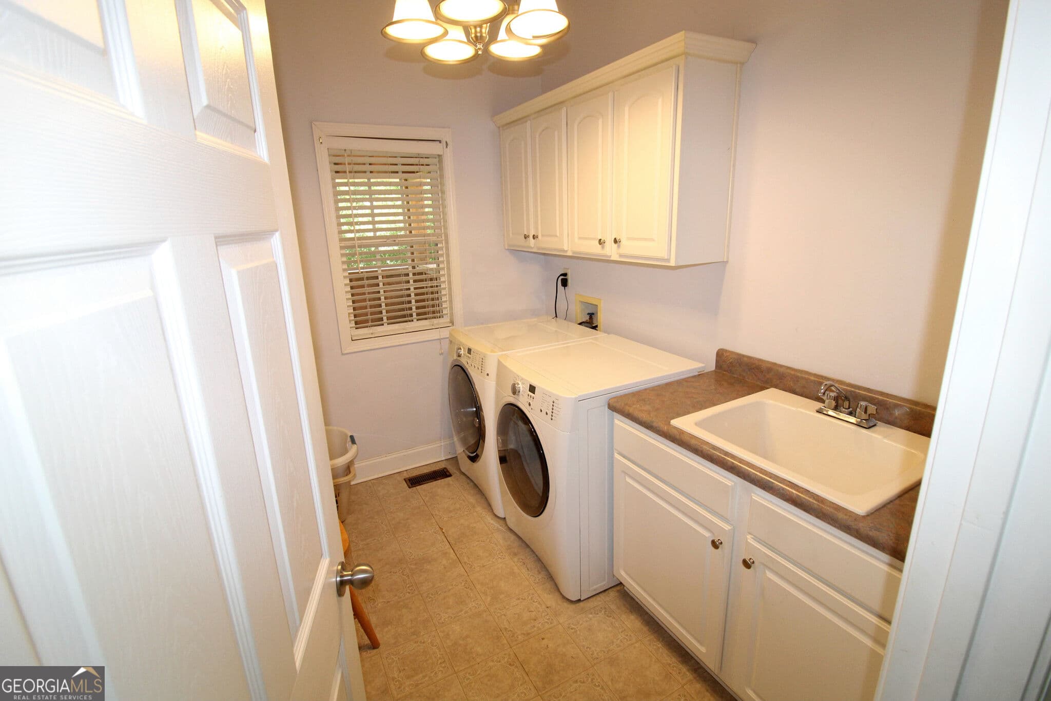 5 bedroom, 4 bathroom, 3,633 sq ft single family residence for sale at 12216 Edgewater Drive, Hampton, GA 30228 — photo 10