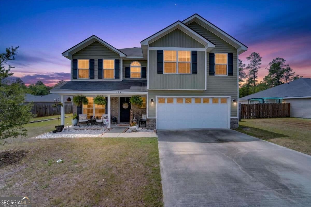 4 bedroom, 2.5 bathroom, 1,965 sq ft single family residence for sale at 724 Waterlily Court, Hinesville, GA 31313 — photo 2