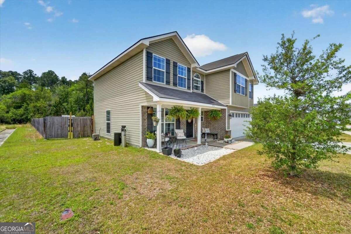 4 bedroom, 2.5 bathroom, 1,965 sq ft single family residence for sale at 724 Waterlily Court, Hinesville, GA 31313 — photo 4