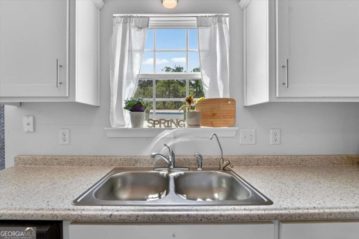4 bedroom, 2.5 bathroom, 1,965 sq ft single family residence for sale at 724 Waterlily Court, Hinesville, GA 31313 — photo 8