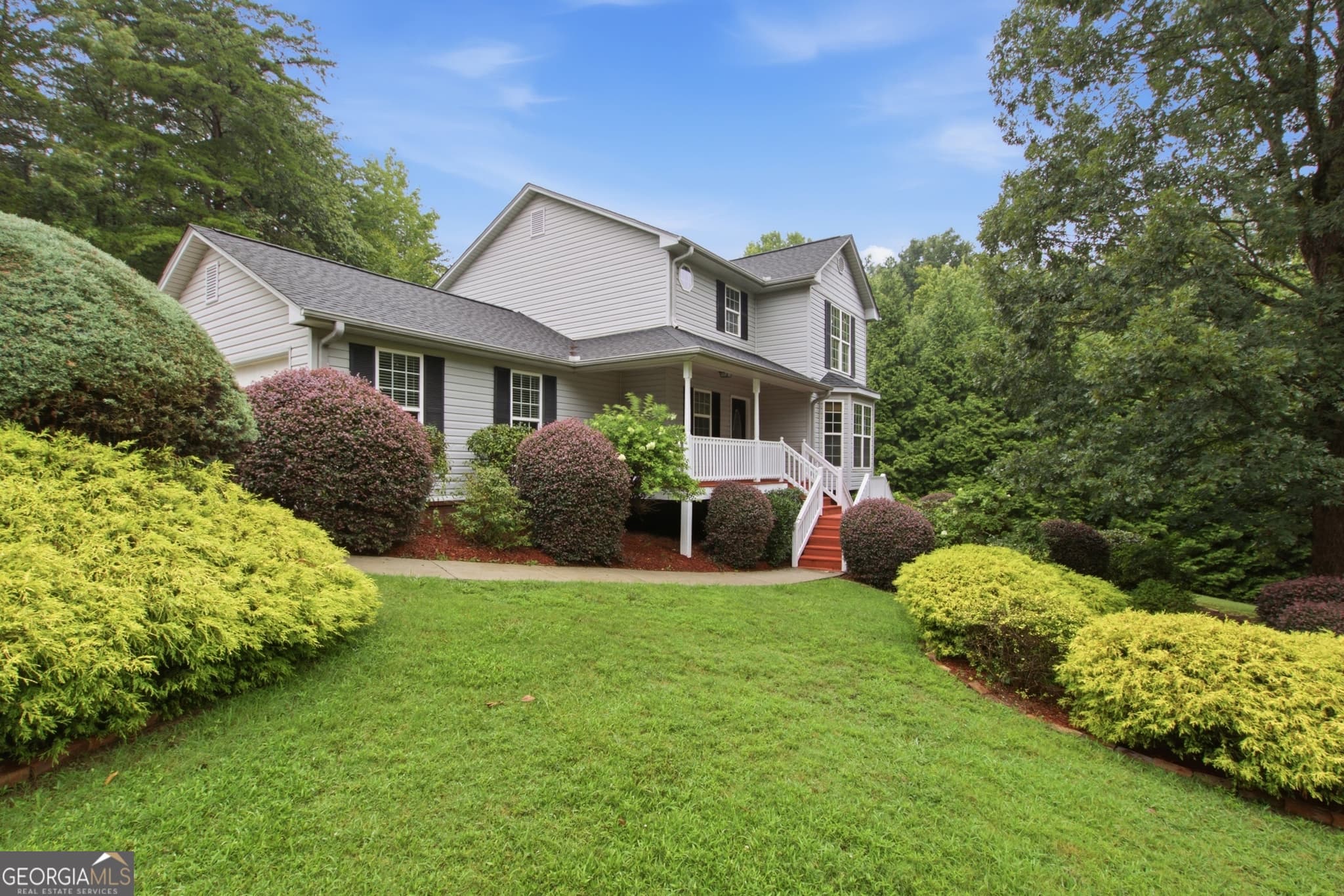 4 bedroom, 2.5 bathroom, 2,345 sq ft single family residence for sale at 627 Trestle Ridge Road, Toccoa, GA 30577 — photo 1 of 44