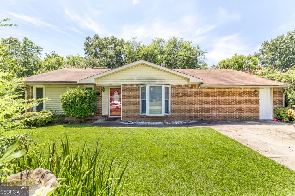 3 bedroom, 2 bathroom, 1,935 sq ft single family residence for sale at 104 Fieldstone Road, Warner Robins, GA 31093