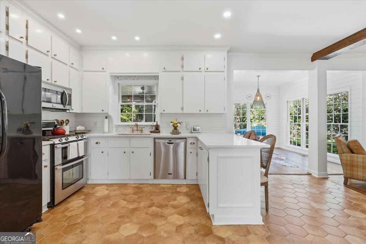 3 bedroom, 2.5 bathroom, 2,788 sq ft single family residence for sale at 3687 Overlook Drive, Macon, GA 31204 — photo 9