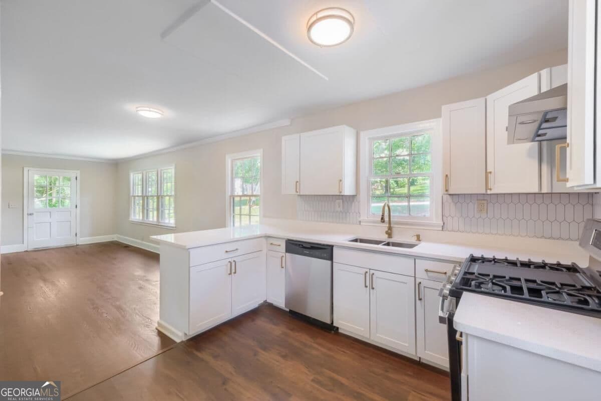 2 bedroom, 2 bathroom, 1,103 sq ft single family residence for sale at 396 Forrest Ridge Drive, Atlanta, GA 30318 — photo 7