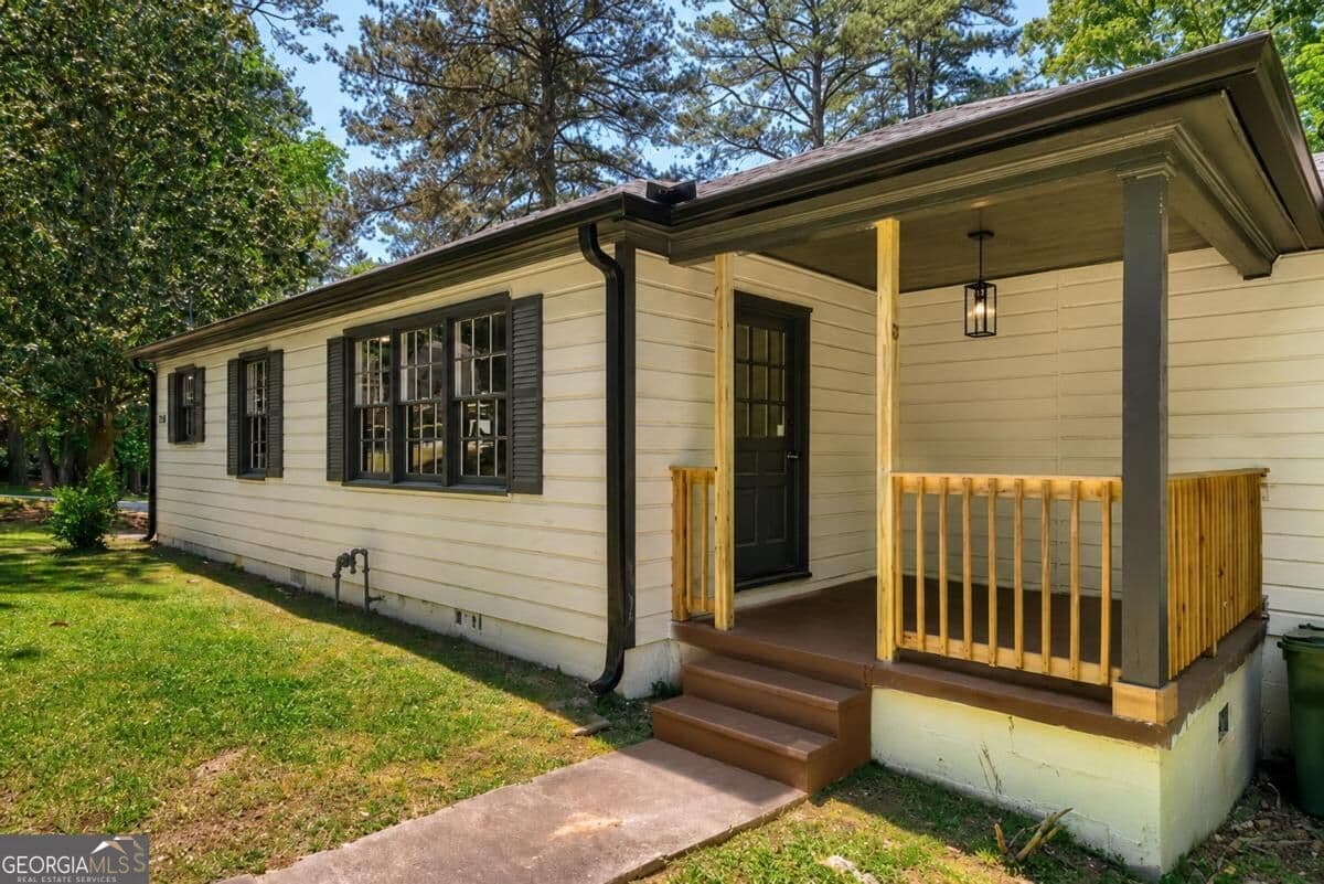 2 bedroom, 2 bathroom, 1,103 sq ft single family residence for sale at 396 Forrest Ridge Drive, Atlanta, GA 30318 — photo 3