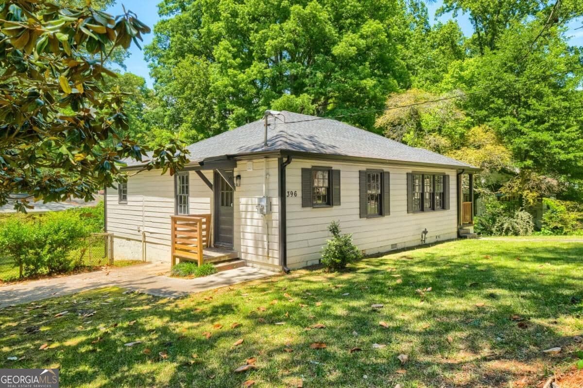 2 bedroom, 2 bathroom, 1,103 sq ft single family residence for sale at 396 Forrest Ridge Drive, Atlanta, GA 30318