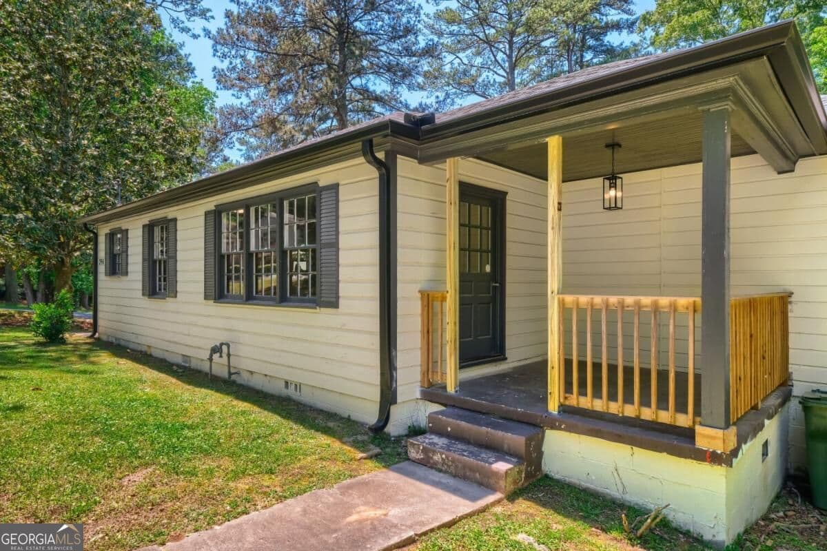 2 bedroom, 2 bathroom, 1,103 sq ft single family residence for sale at 396 Forrest Ridge Drive, Atlanta, GA 30318 — photo 5