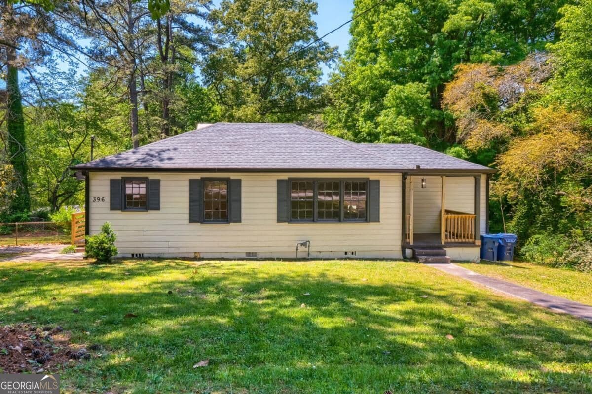 2 bedroom, 2 bathroom, 1,103 sq ft single family residence for sale at 396 Forrest Ridge Drive, Atlanta, GA 30318 — photo 4