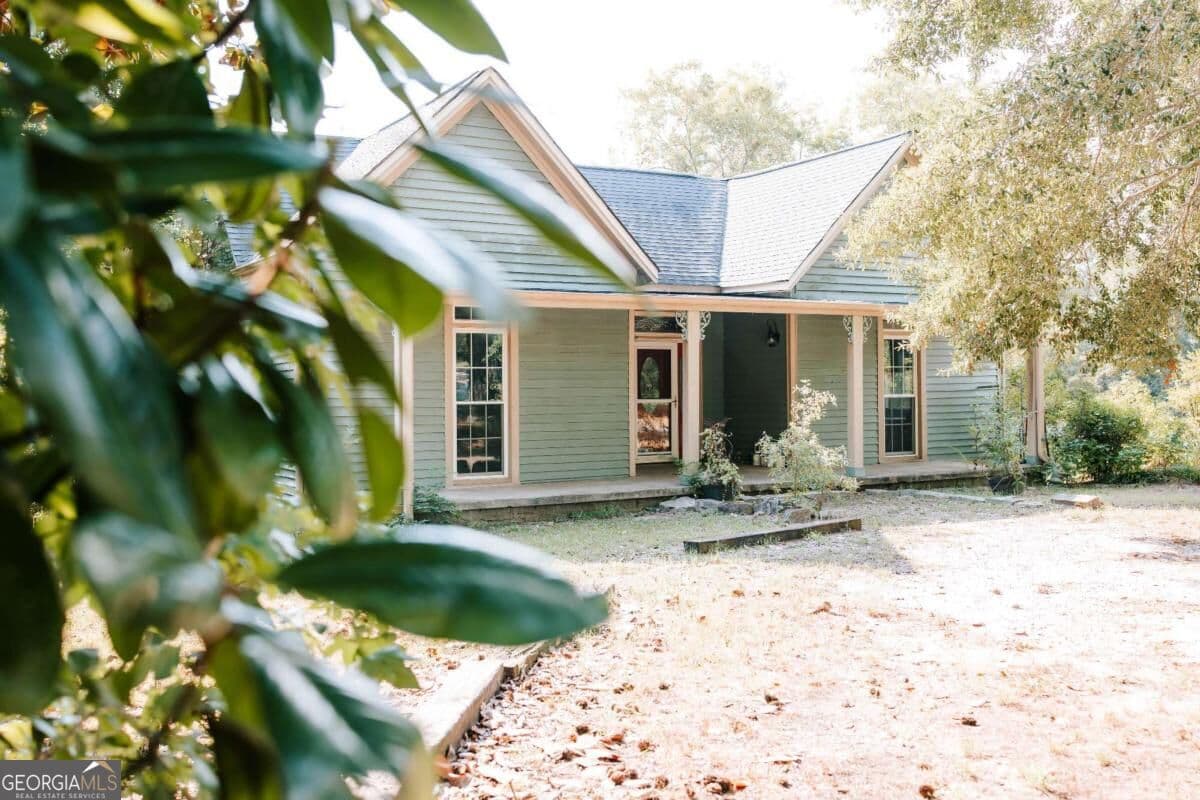 4 bedroom, 2.5 bathroom, 1,676 sq ft single family residence for sale at 135 Dupree Street, Lexington, GA 30648 — photo 4