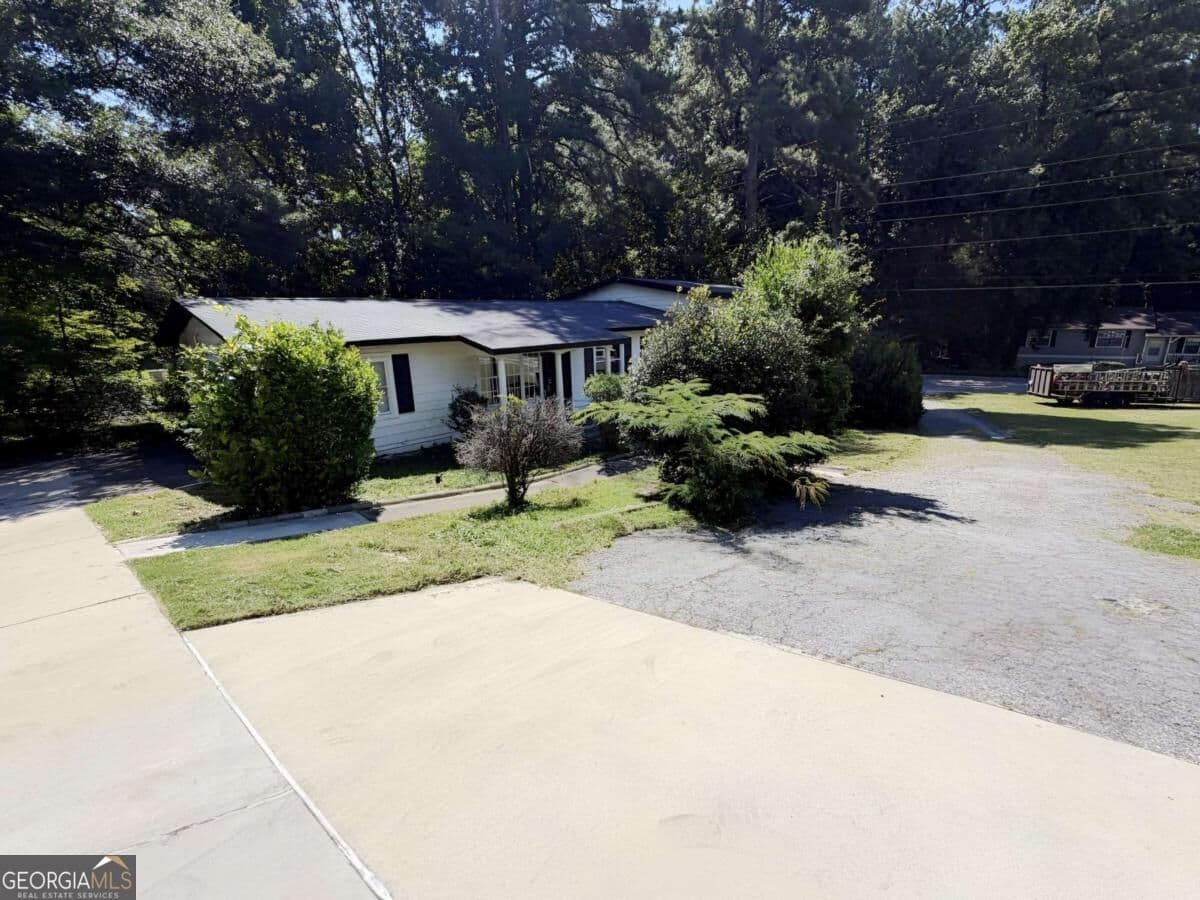 5 bedroom, 2.5 bathroom single family residence for sale at 970 Allgood Road, Marietta, GA 30062 — photo 2
