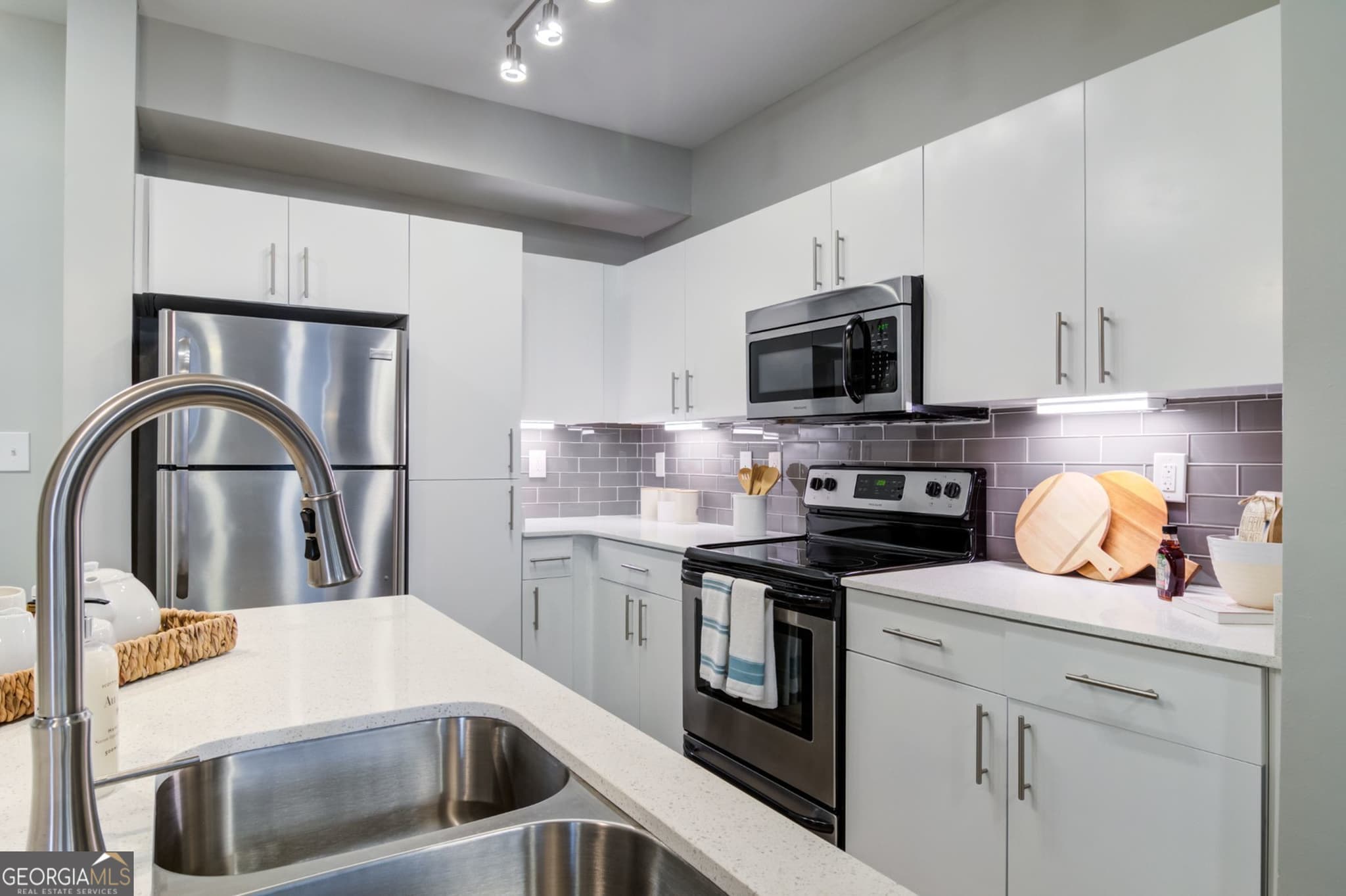 2 bedroom, 2 bathroom, 1,173 sq ft apartment for rent at 2591 Piedmont Road 2030, Atlanta, GA 30324 for $1,825 a month — photo 1 of 23
