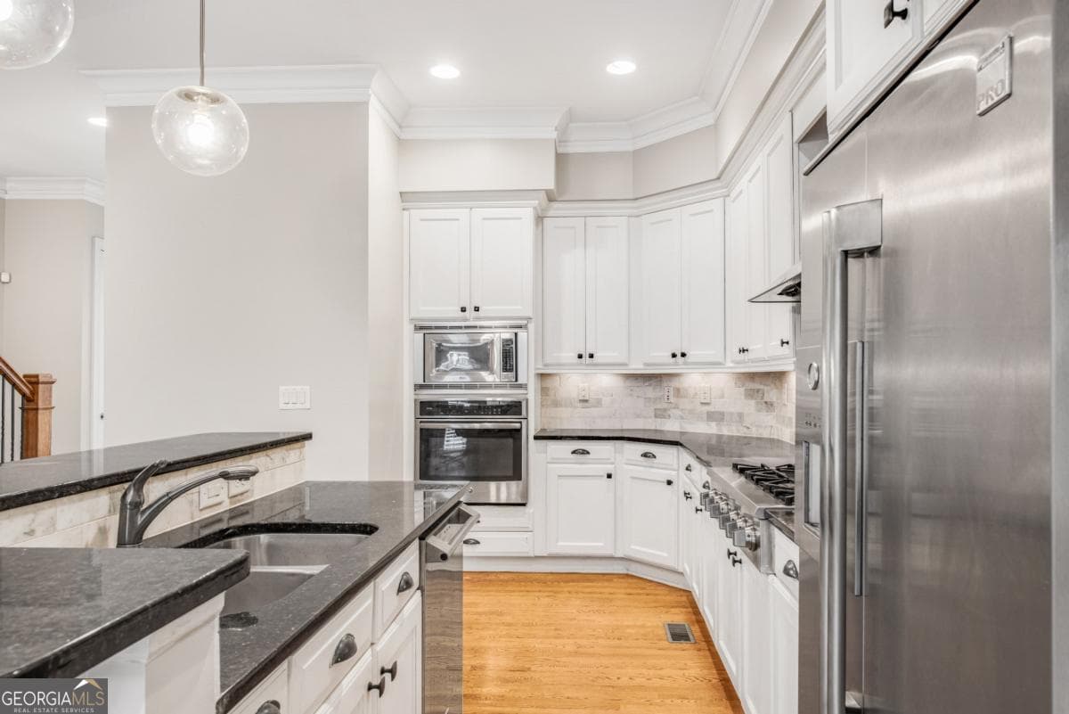 4 bedroom, 3.5 bathroom, 2,068 sq ft townhouse for rent at 250 Mystic Ridge Hill, Sandy Springs, GA 30342 for $4,400 a month — photo 8