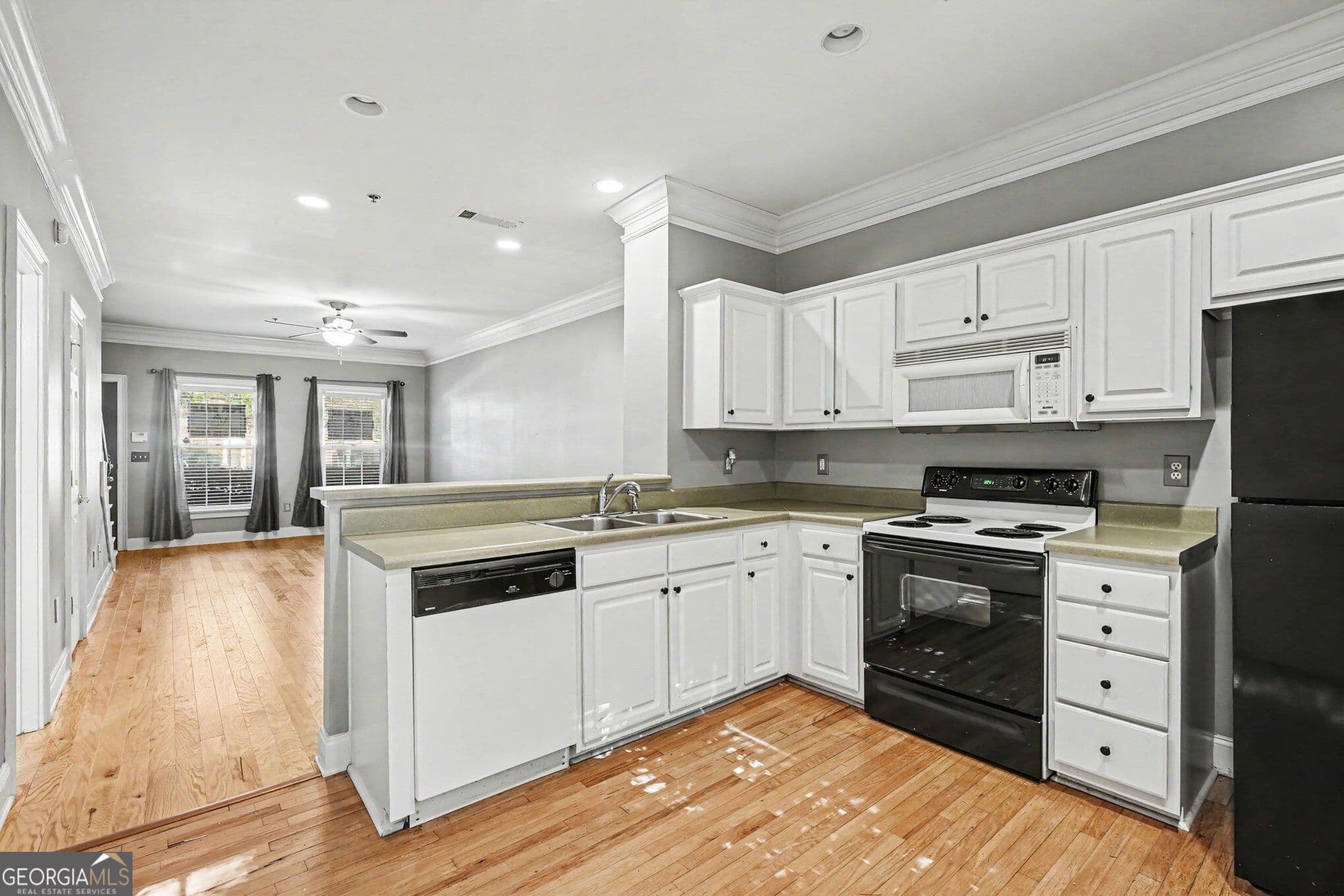 2 bedroom, 2.5 bathroom, 1,200 sq ft condominium for sale at 101 Wood Lake Drive 310, Athens, GA 30606 — photo 8