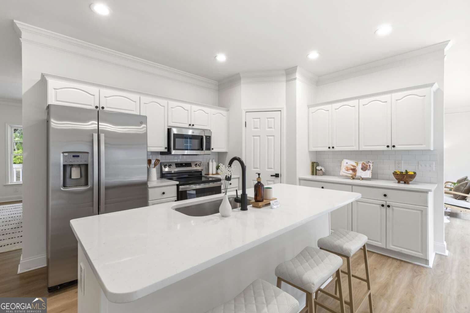 5 bedroom, 3 bathroom, 3,573 sq ft single family residence under contract at 691 Kings Road, Midway, GA 31320 — photo 9