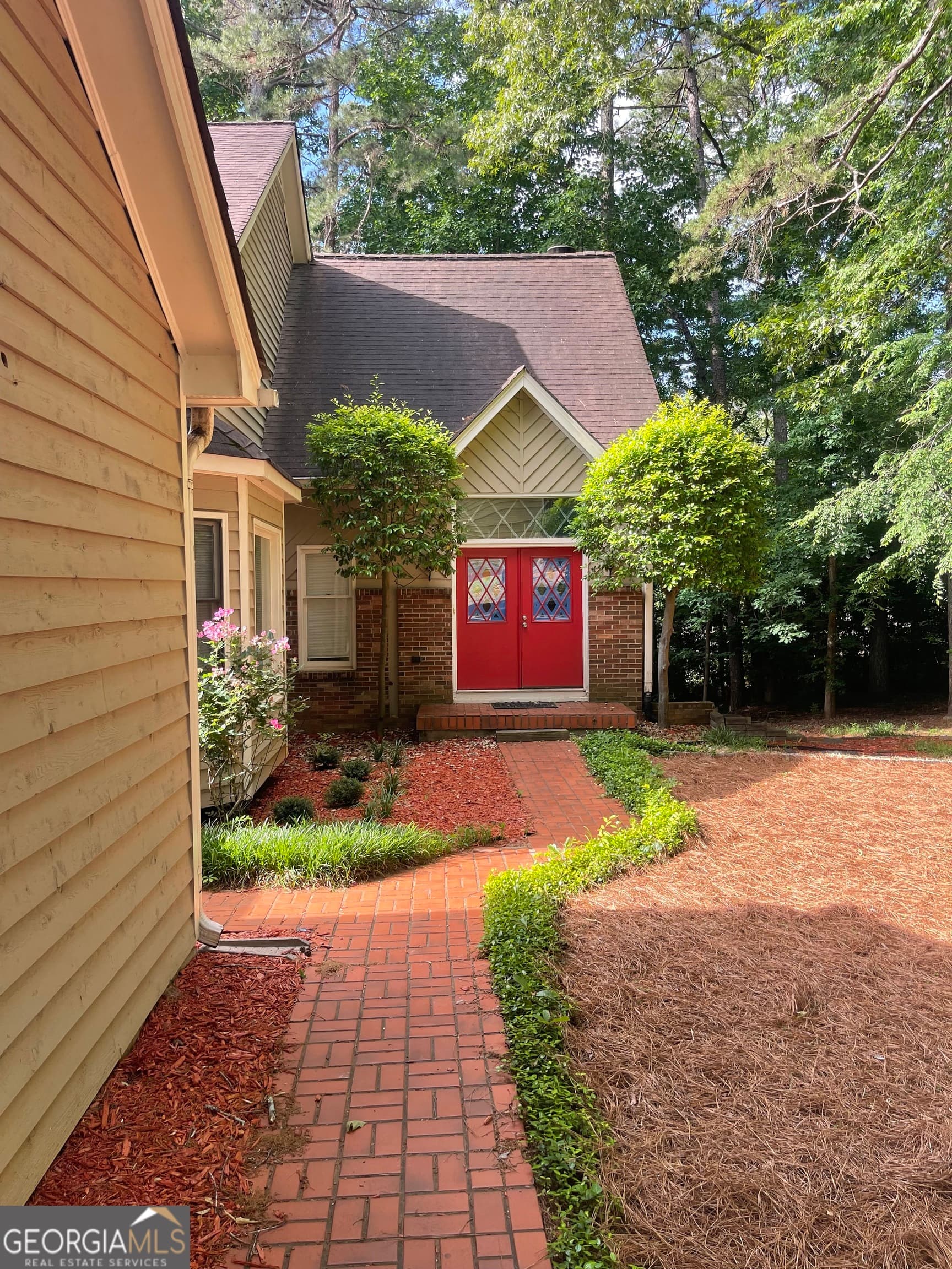 5 bedroom, 3.5 bathroom, 3,528 sq ft townhouse for rent at 5035 Highland Hills Parkway, Stone Mountain, GA 30088 for $2,400 a month — photo 1 of 1