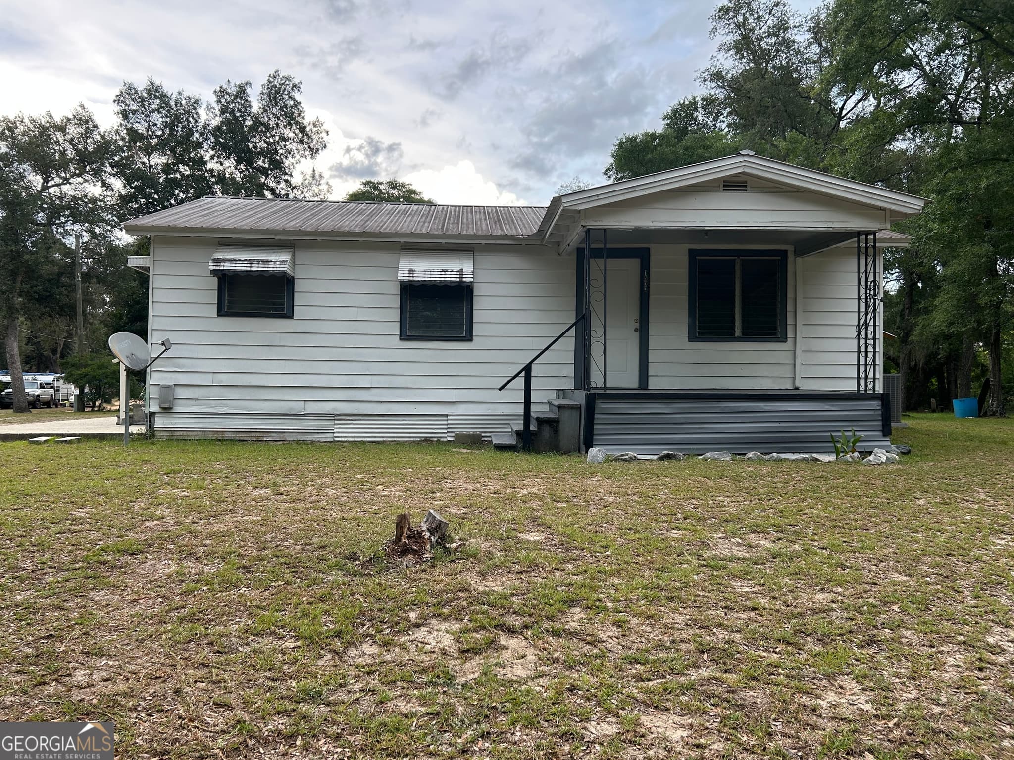 2 bedroom, 1 bathroom, 814 sq ft single family residence for sale at 1533 Joy Bluff Road, Reidsville, GA 30453