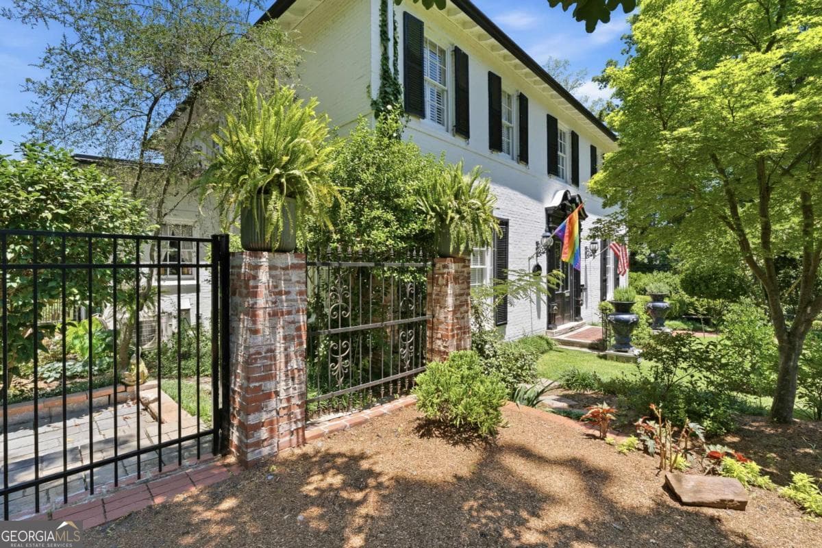 4 bedroom, 3 bathroom, 3,714 sq ft single family residence for sale at 3155 Ingleside Drive, Macon, GA 31204 — photo 9