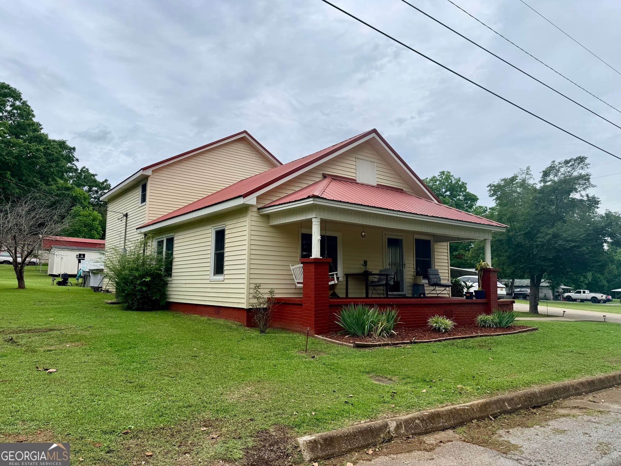 3 bedroom, 2 bathroom, 2,072 sq ft single family residence for sale at 117 McClellan, Piedmont, AL 36272