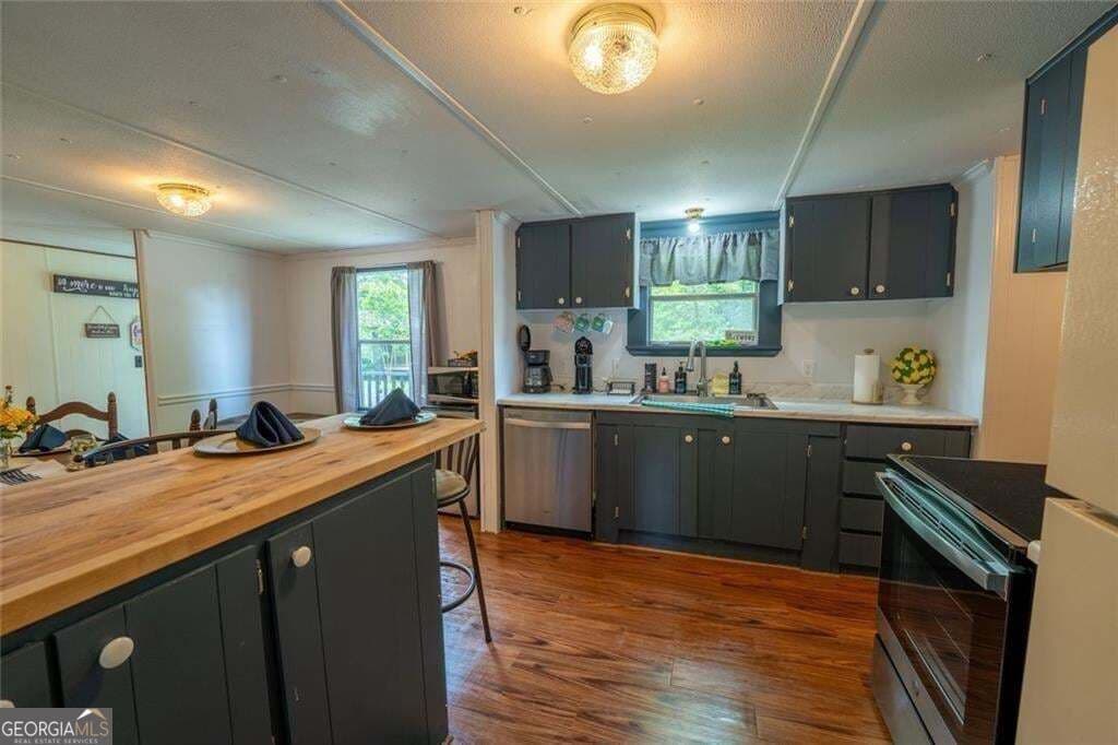3 bedroom, 2 bathroom, 1,152 sq ft manufactured home,single family residence for sale at 5525 Mount Shores Circle, Gainesville, GA 30506 — photo 2