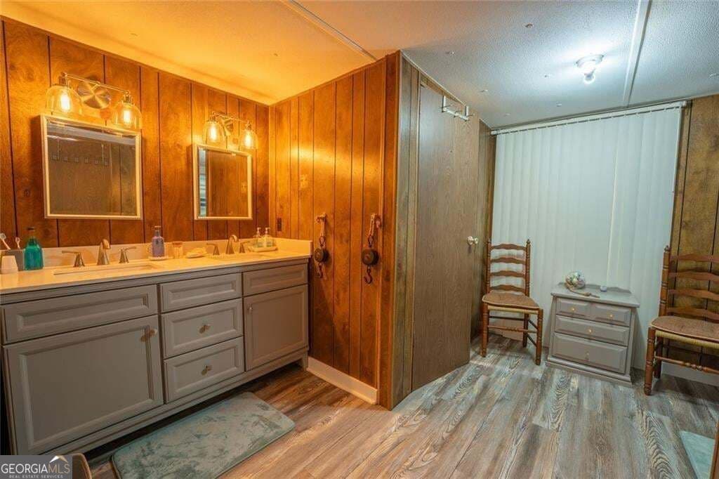 3 bedroom, 2 bathroom, 1,152 sq ft manufactured home,single family residence for sale at 5525 Mount Shores Circle, Gainesville, GA 30506 — photo 4
