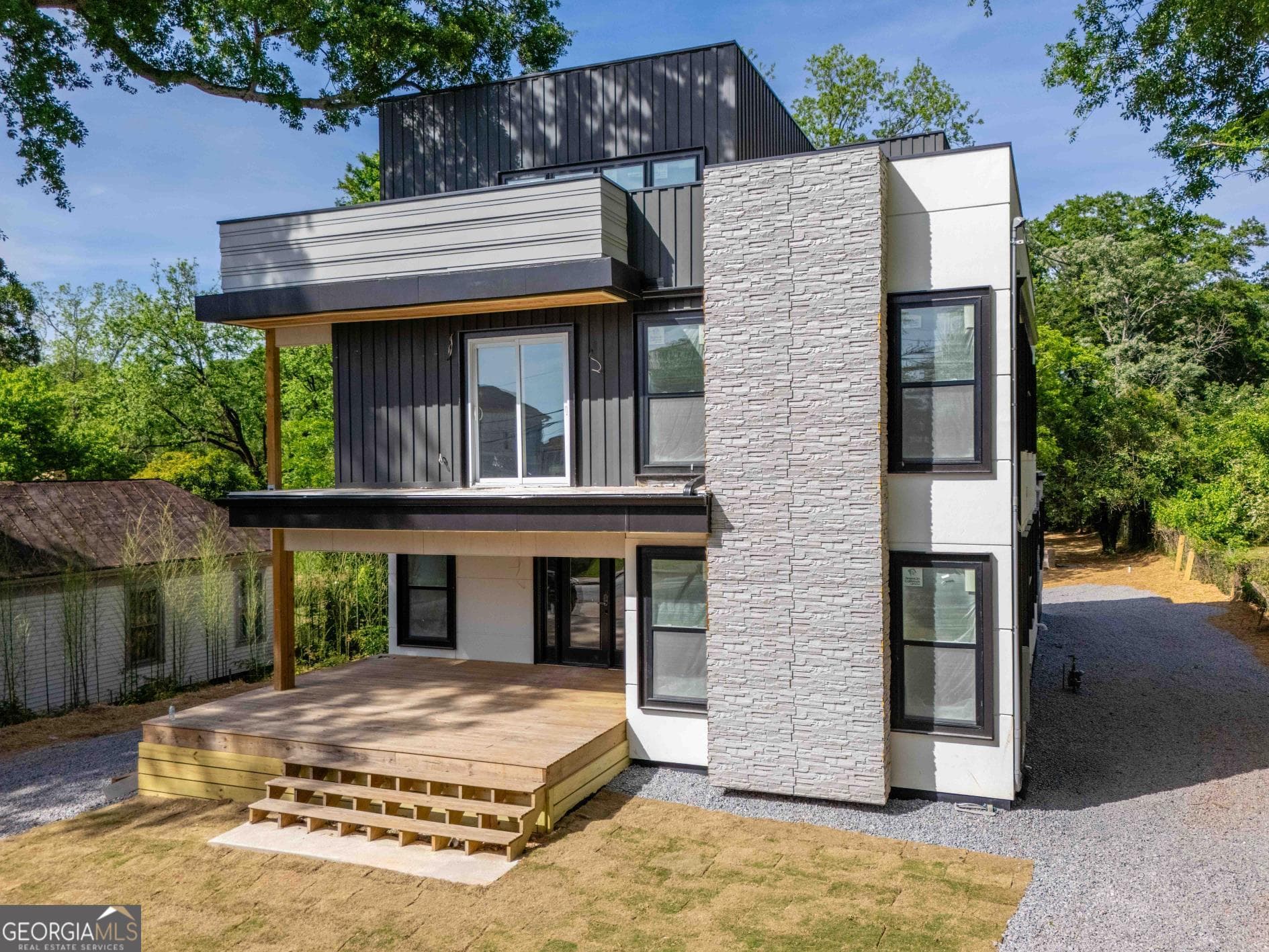 7 bedroom, 6.5 bathroom, 4,700 sq ft single family residence for rent at 1465 E Broad Street, Athens, GA 30601 for $7,200 a month — photo 1 of 10