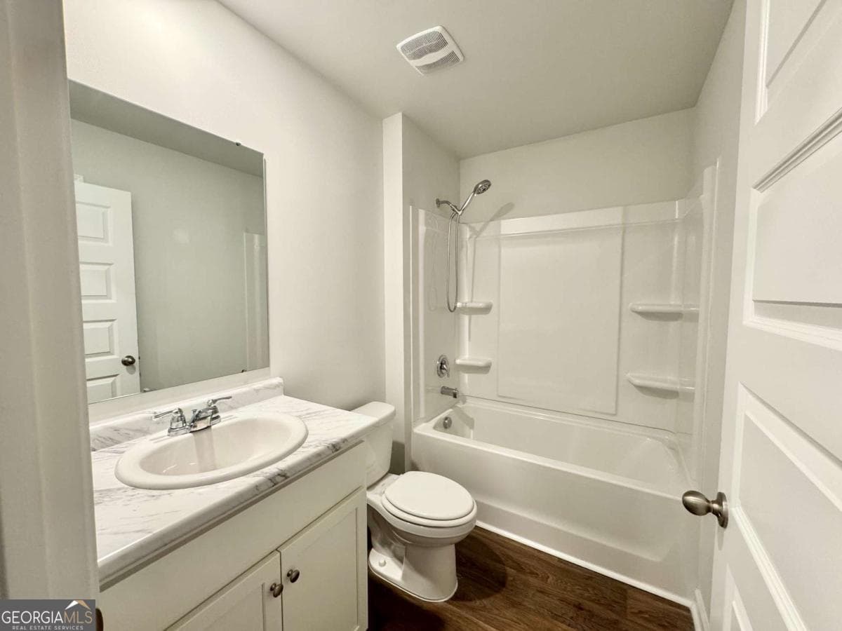 3 bedroom, 2 bathroom, 1,615 sq ft single family residence for sale at 38 Autumns Wood Drive, Brunswick, GA 31525 — photo 8