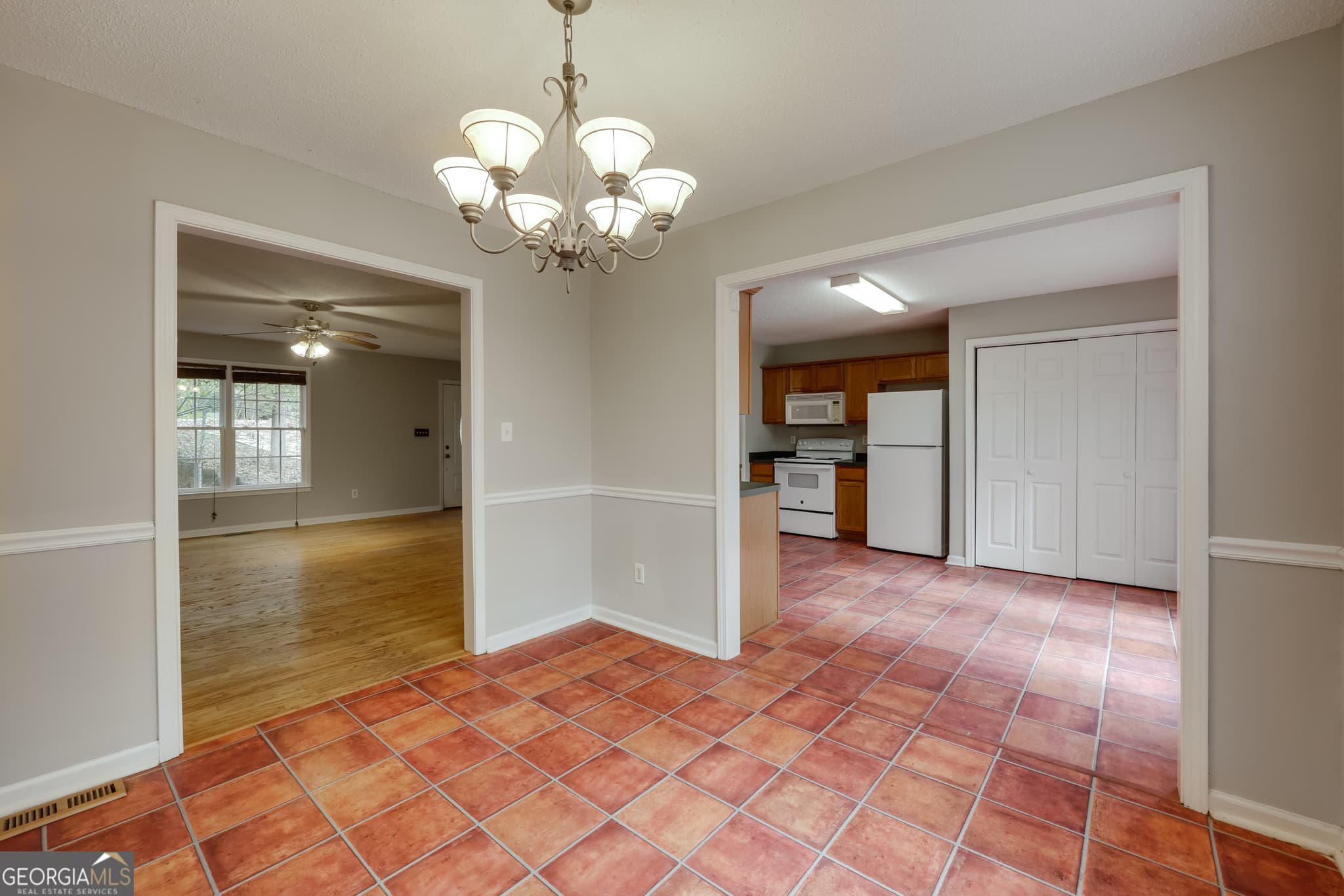 3 bedroom, 2.5 bathroom, 1,405 sq ft single family residence for rent at 555 Snapfinger Drive, Athens, GA 30605 for $1,900 a month — photo 9