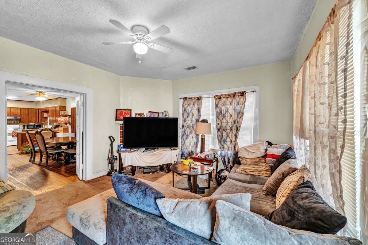3 bedroom, 1 bathroom, 1,334 sq ft single family residence for sale at 610 E 15th Avenue, Cordele, GA 31015 — photo 2