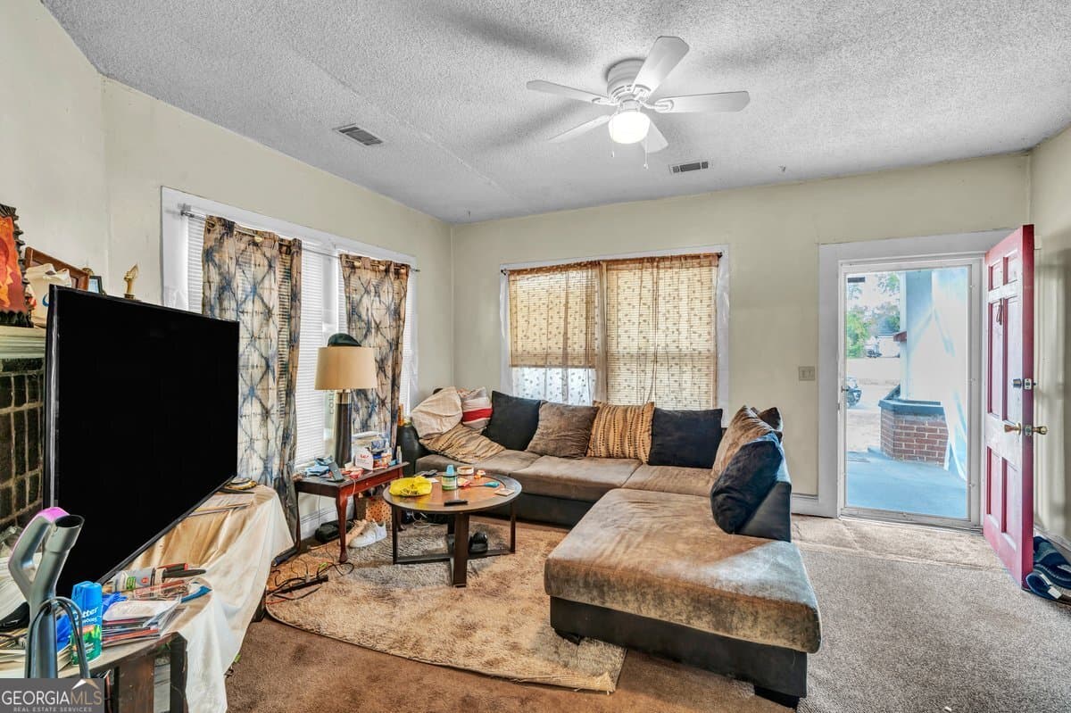 3 bedroom, 1 bathroom, 1,334 sq ft single family residence for sale at 610 E 15th Avenue, Cordele, GA 31015 — photo 3