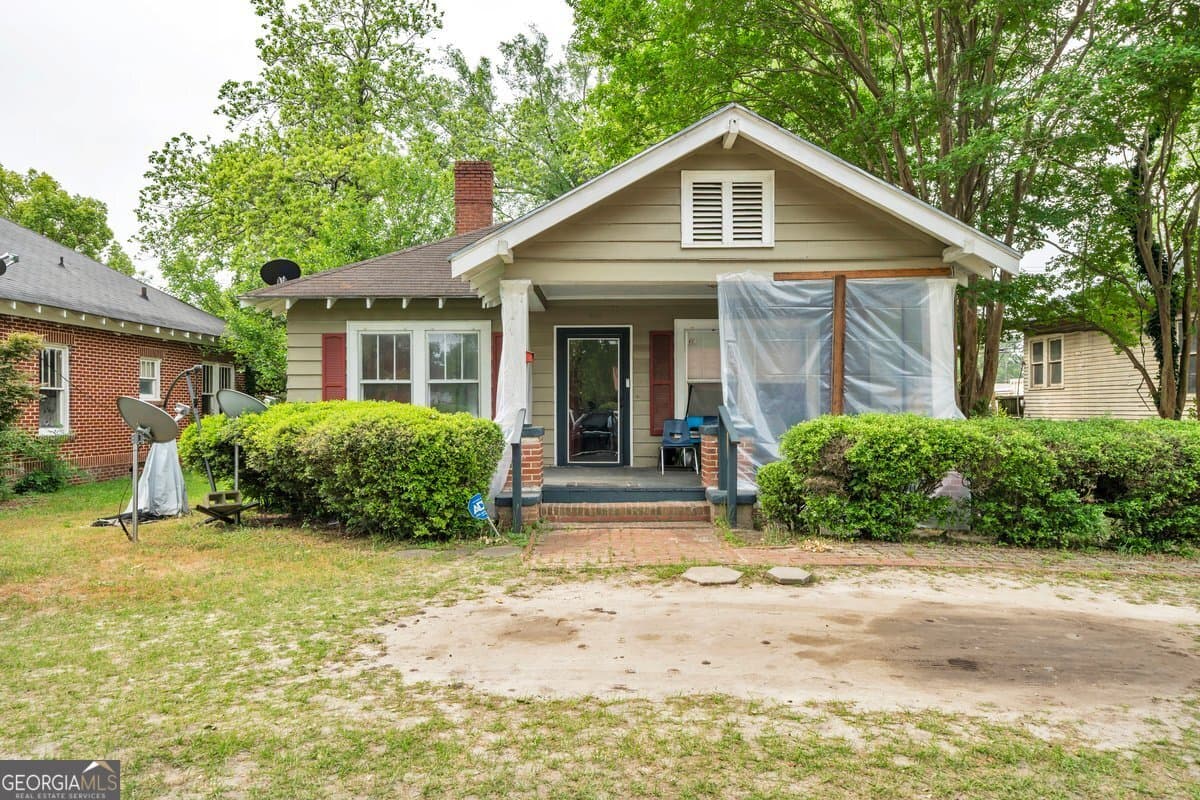 3 bedroom, 1 bathroom, 1,334 sq ft single family residence for sale at 610 E 15th Avenue, Cordele, GA 31015
