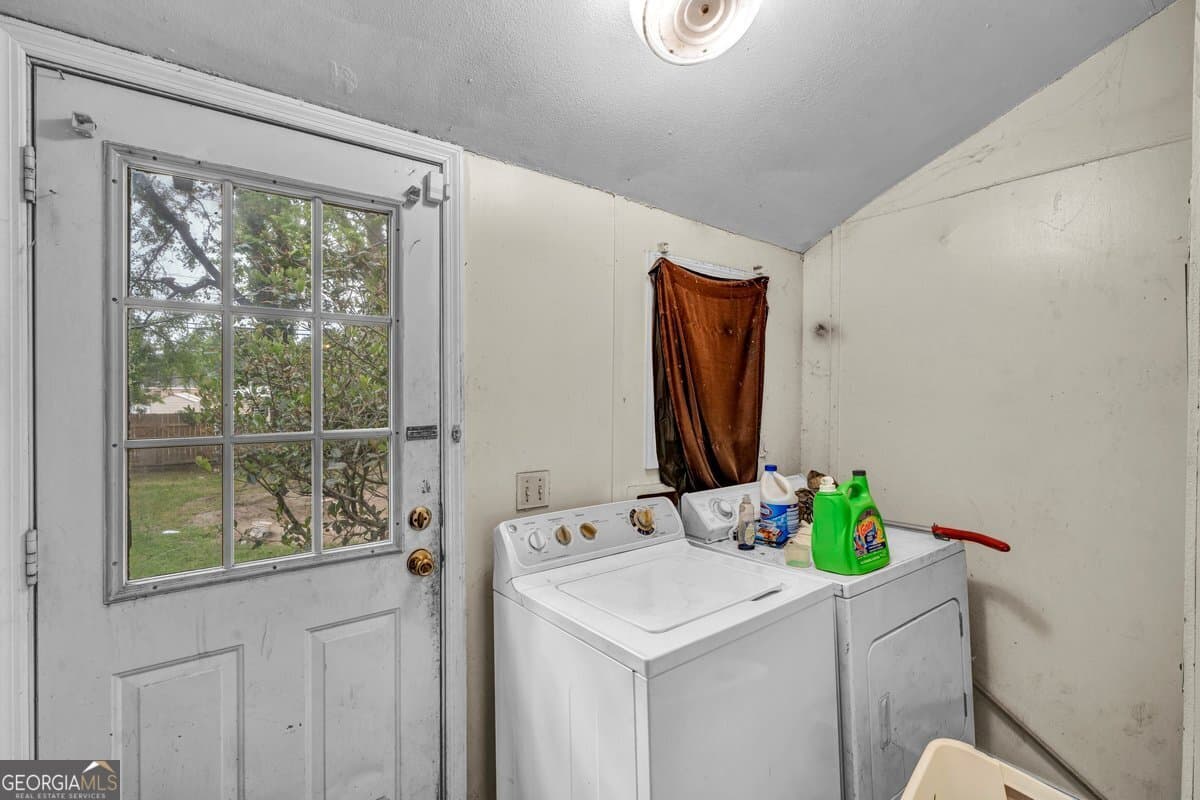 3 bedroom, 1 bathroom, 1,334 sq ft single family residence for sale at 610 E 15th Avenue, Cordele, GA 31015 — photo 9