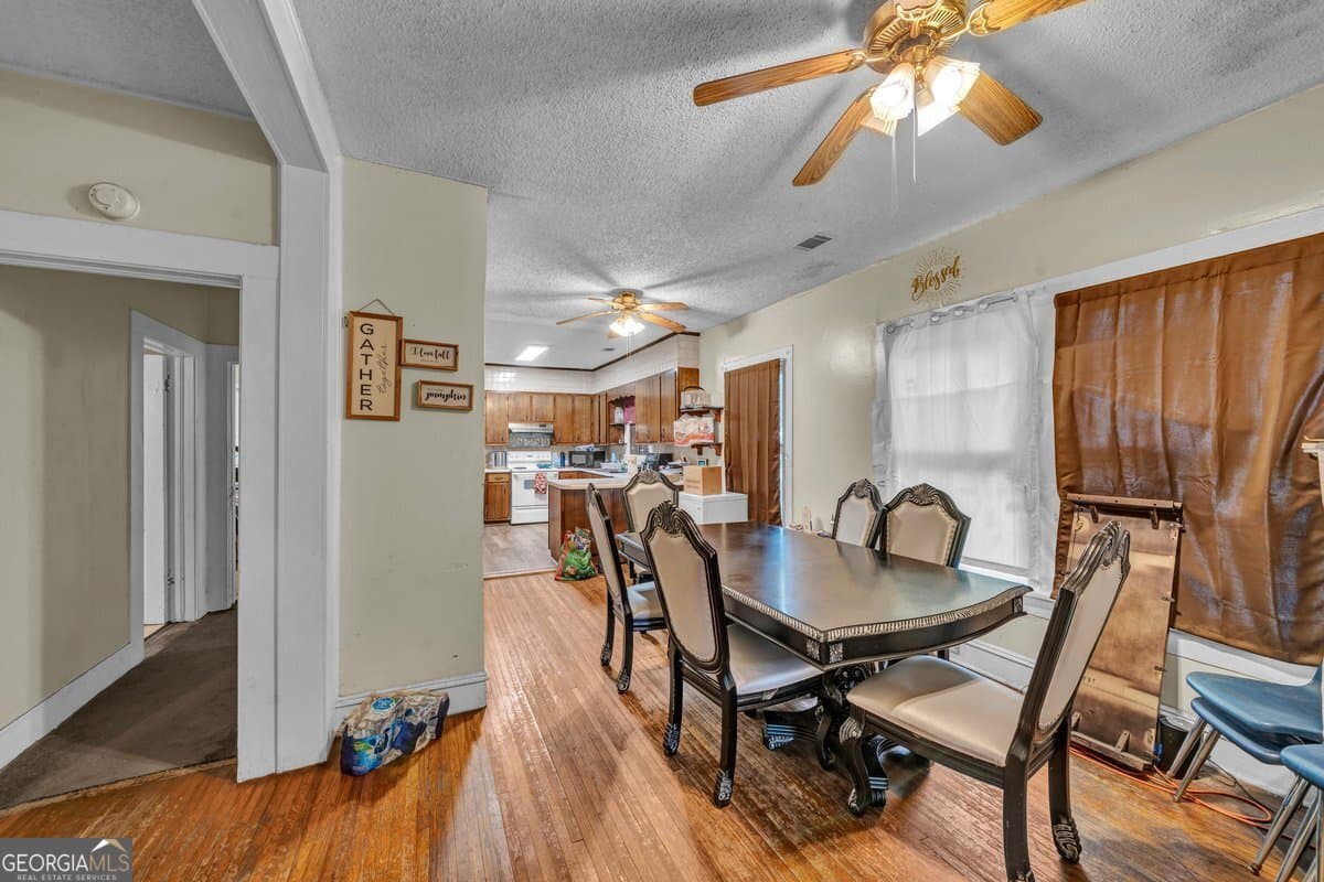 3 bedroom, 1 bathroom, 1,334 sq ft single family residence for sale at 610 E 15th Avenue, Cordele, GA 31015 — photo 4