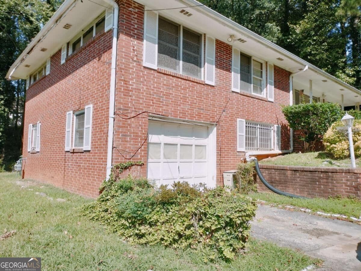 4 bedroom, 3 bathroom, 2,980 sq ft single family residence for sale at 2641 Hedgewood Lane, Atlanta, GA 30311 — photo 5