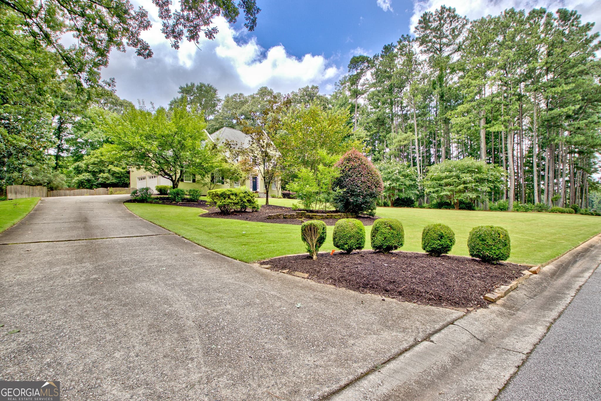 4 bedroom, 2.5 bathroom, 2,929 sq ft single family residence for sale at 105 Arlington Tr, Fayetteville, GA 30215 — photo 4