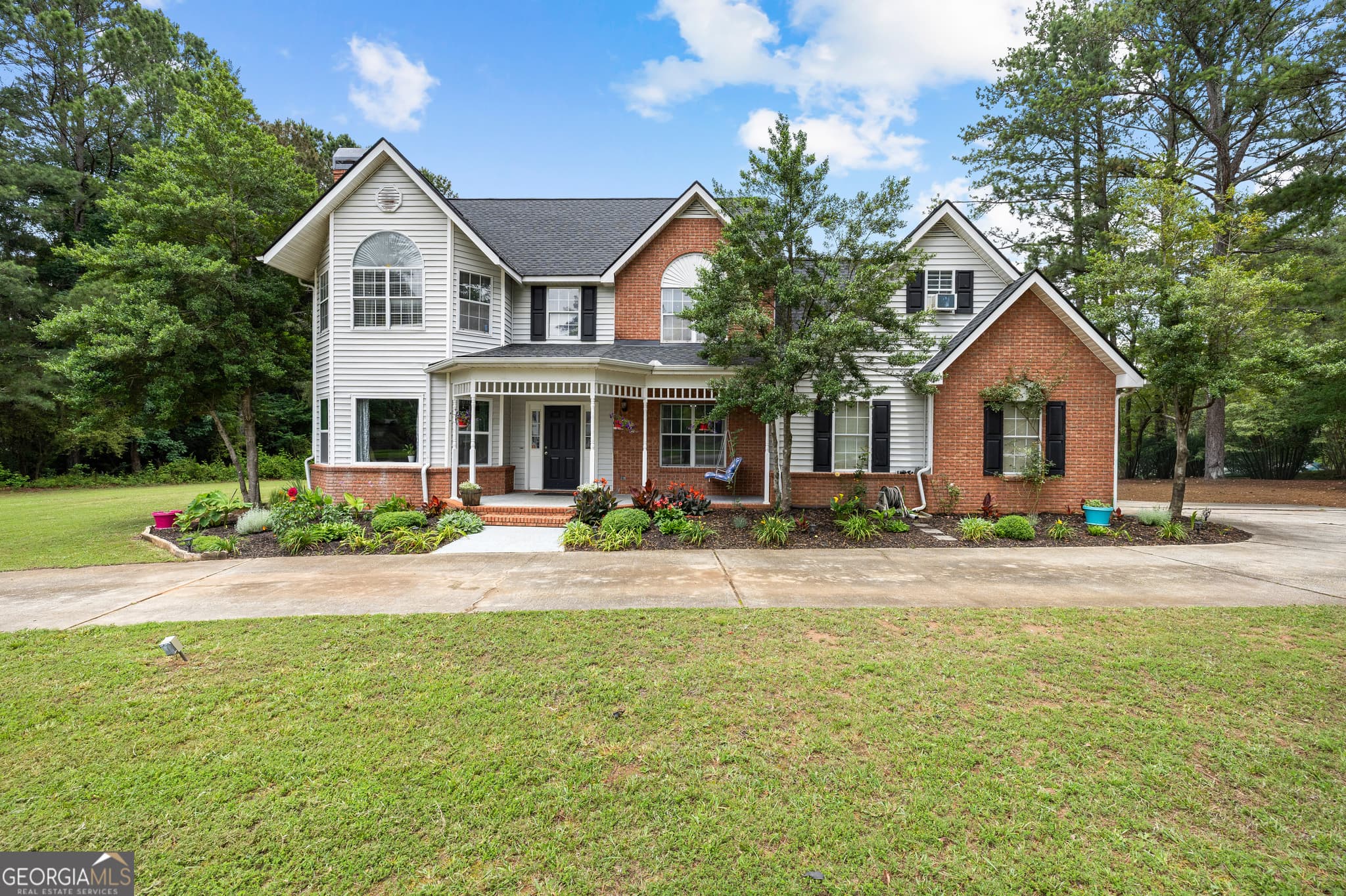 5 bedroom, 2.5 bathroom, 2,609 sq ft single family residence sold at 901 Huntington Place, Peachtree City, GA 30269