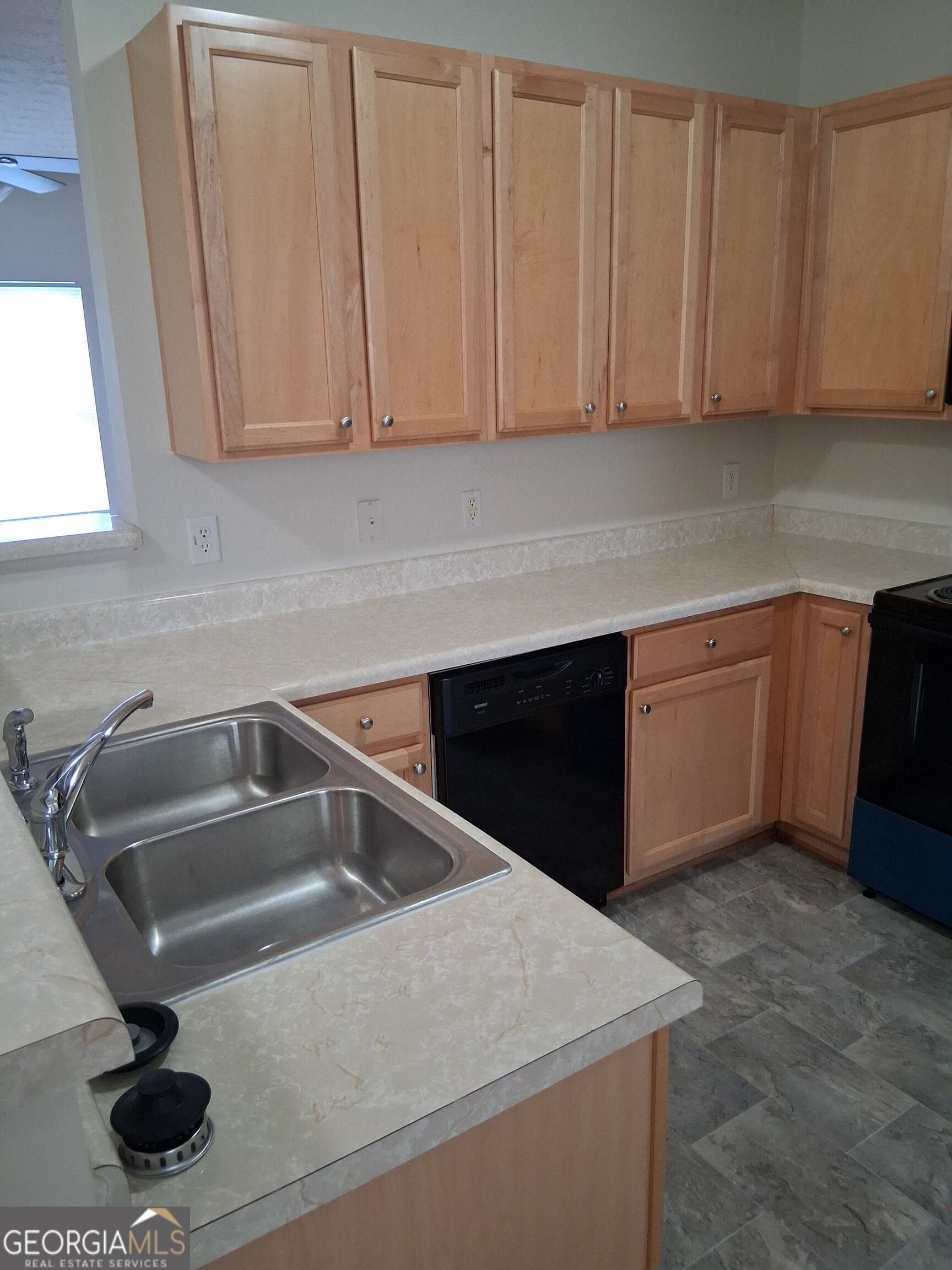 3 bedroom, 2.5 bathroom, 1,348 sq ft townhouse for rent at 6208 Ellenwood Drive, Rex, GA 30273 for $1,650 a month — photo 5