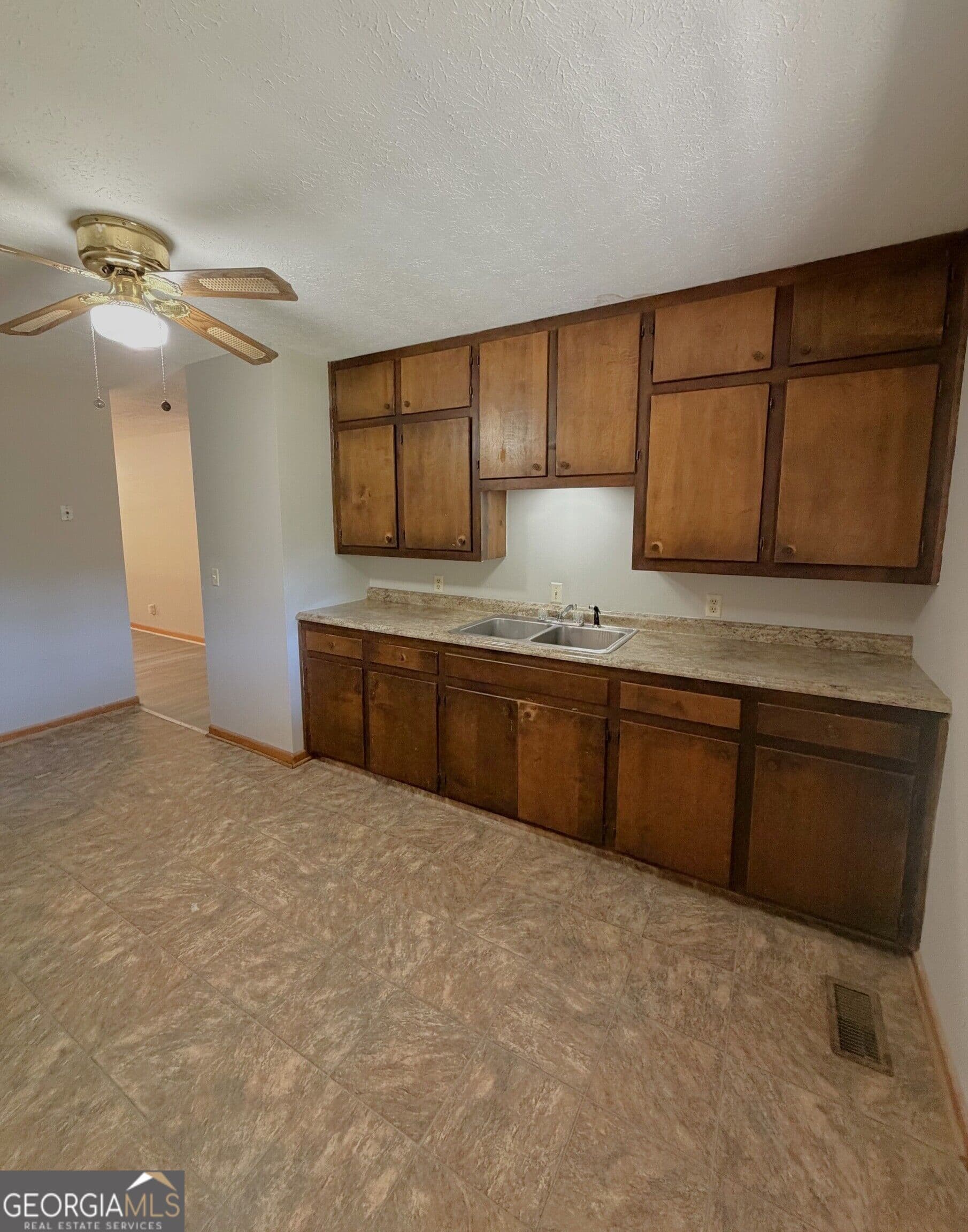 2 bedroom, 1 bathroom, 950 sq ft duplex for rent at 110 Bryan Street A, Bremen, GA 30110 for $1,015 a month — photo 7
