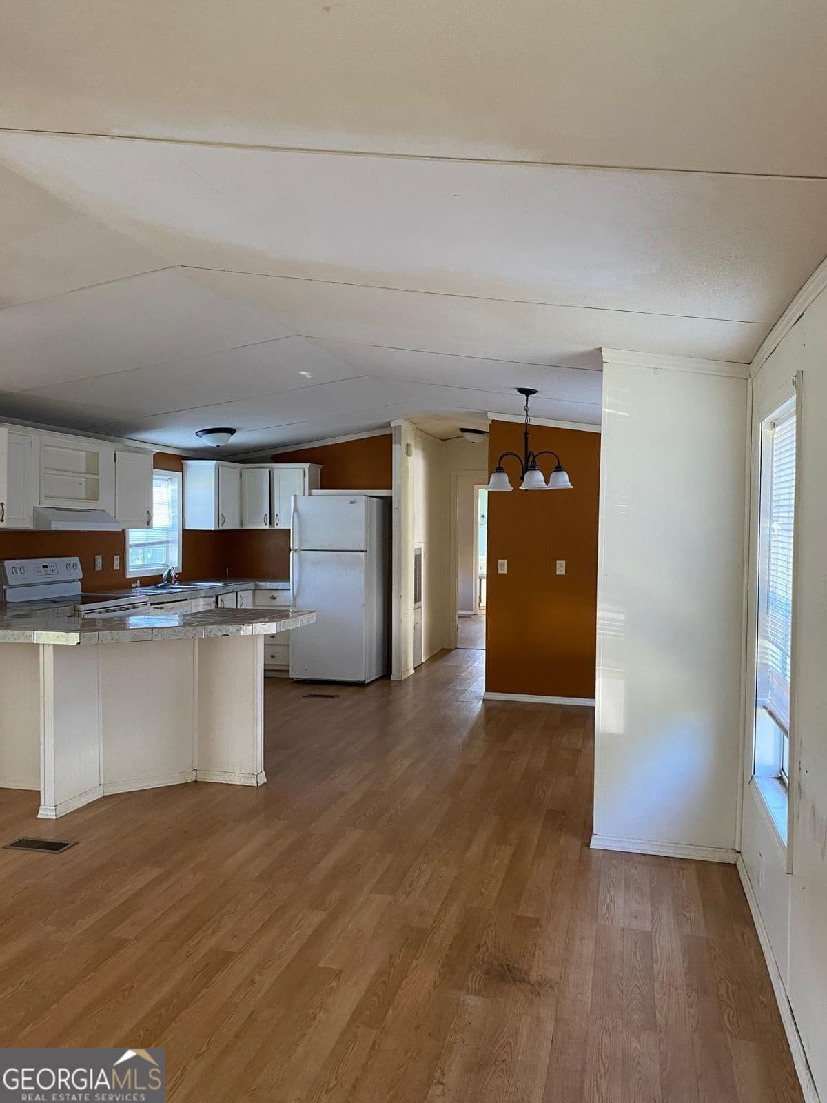2 bedroom, 2 bathroom, 1,024 sq ft manufactured home,single family residence for sale at 605 Morgan Street, Albany, GA 31705 — photo 2