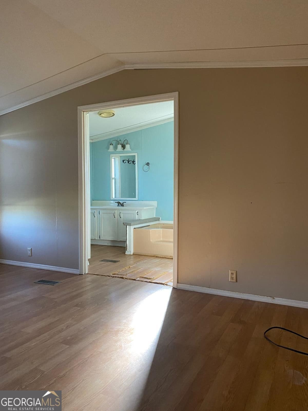 2 bedroom, 2 bathroom, 1,024 sq ft manufactured home,single family residence for sale at 605 Morgan Street, Albany, GA 31705 — photo 4
