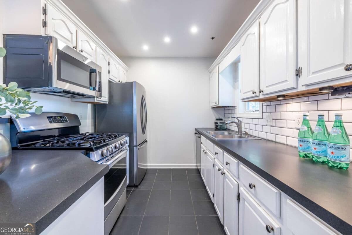 2 bedroom, 2.5 bathroom, 1,264 sq ft townhouse for sale at 1332 Stillwood Chase, Atlanta, GA 30306 — photo 6