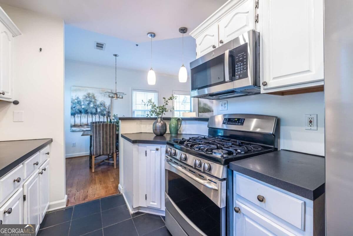 2 bedroom, 2.5 bathroom, 1,264 sq ft townhouse for sale at 1332 Stillwood Chase, Atlanta, GA 30306 — photo 7