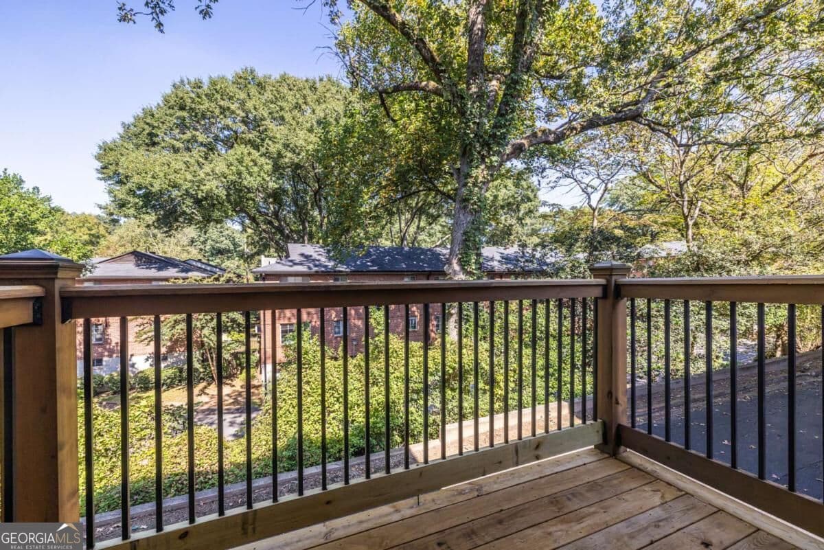 2 bedroom, 2.5 bathroom, 1,264 sq ft townhouse for sale at 1332 Stillwood Chase, Atlanta, GA 30306 — photo 9