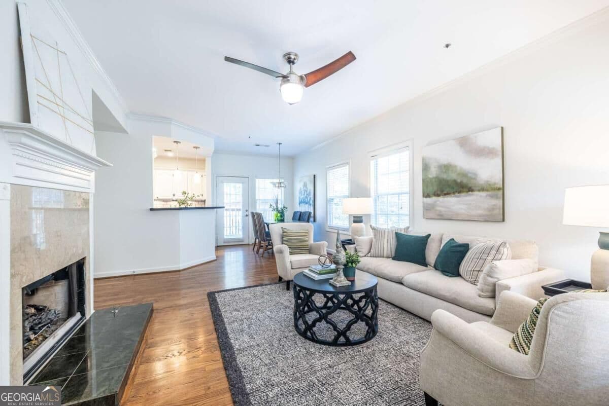 2 bedroom, 2.5 bathroom, 1,264 sq ft townhouse for sale at 1332 Stillwood Chase, Atlanta, GA 30306 — photo 4