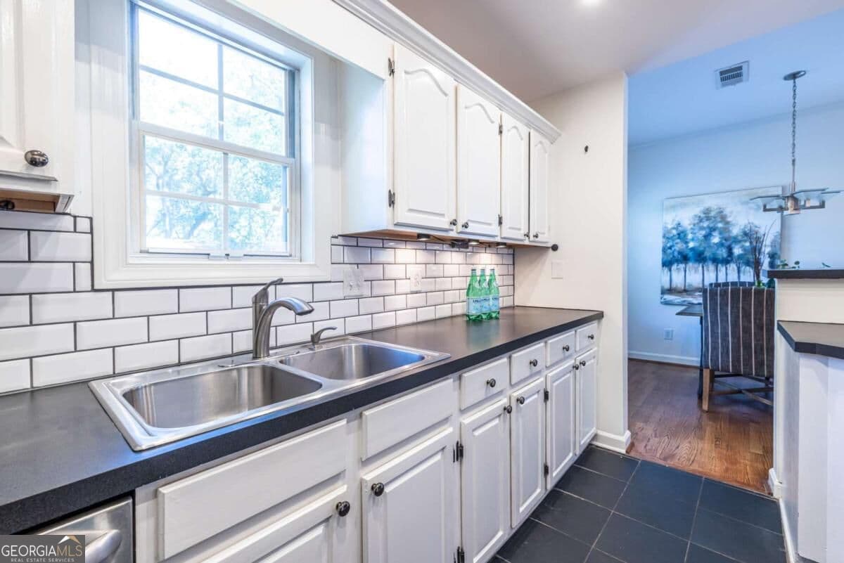 2 bedroom, 2.5 bathroom, 1,264 sq ft townhouse for sale at 1332 Stillwood Chase, Atlanta, GA 30306 — photo 8