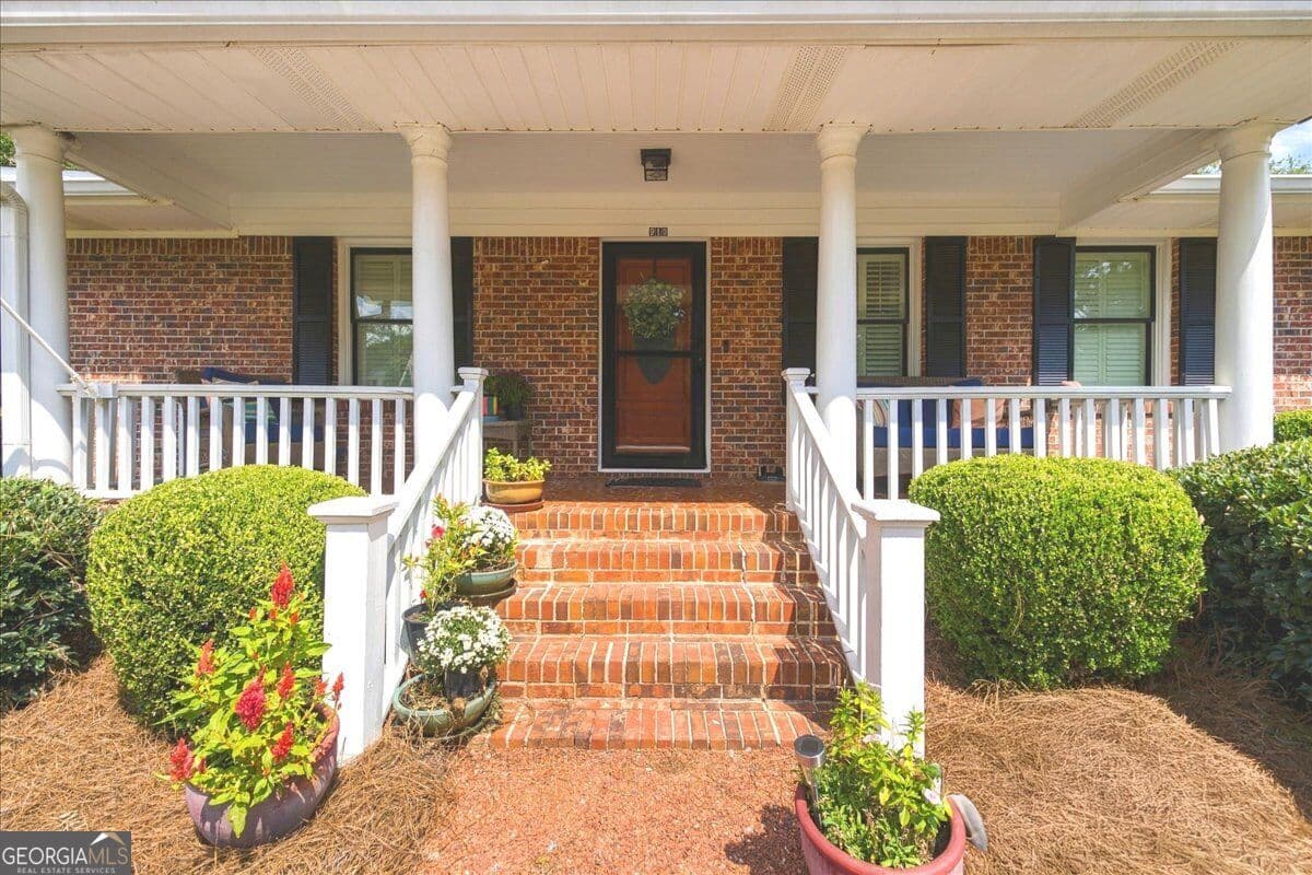 4 bedroom, 5.5 bathroom, 3,944 sq ft single family residence for sale at 919 Crawford Street, Madison, GA 30650 — photo 3