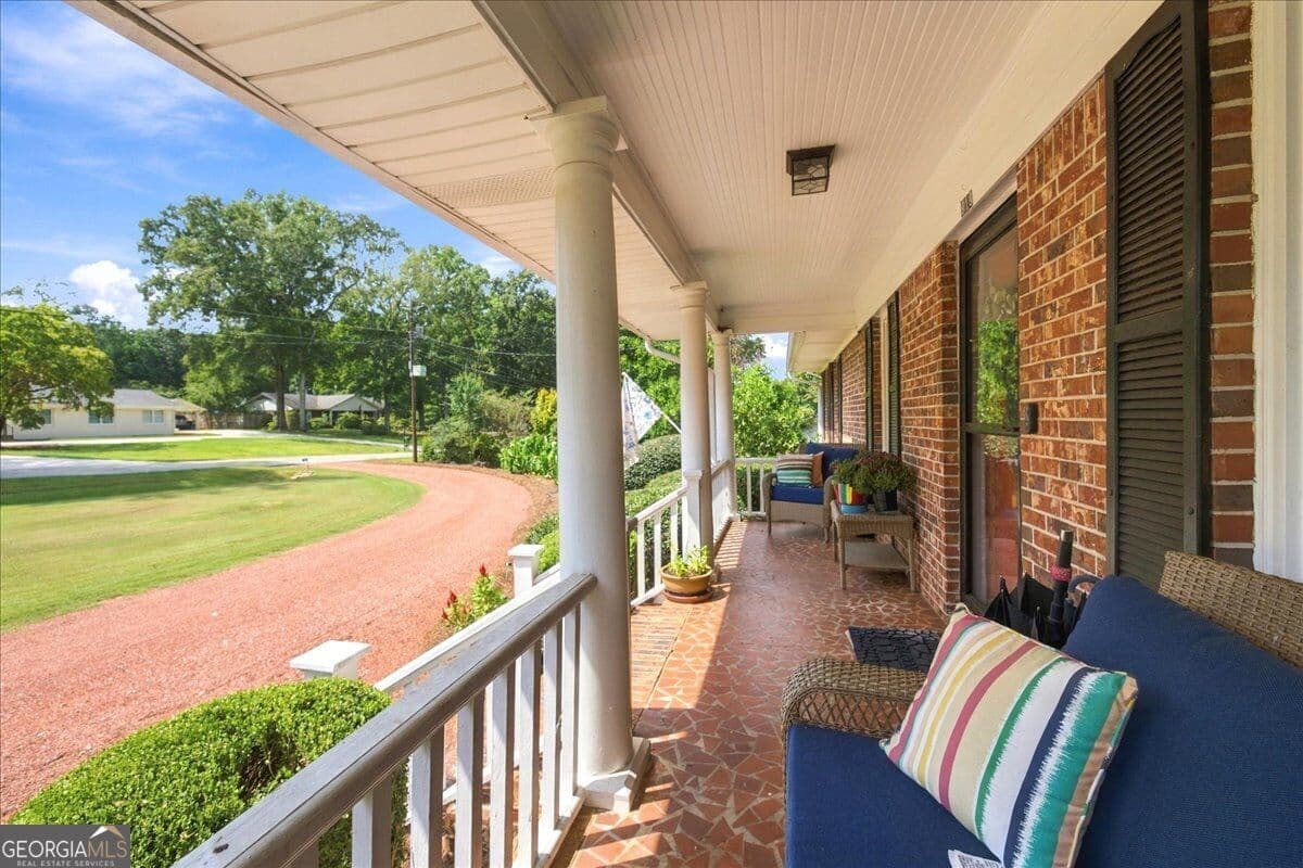 4 bedroom, 5.5 bathroom, 3,944 sq ft single family residence for sale at 919 Crawford Street, Madison, GA 30650 — photo 4