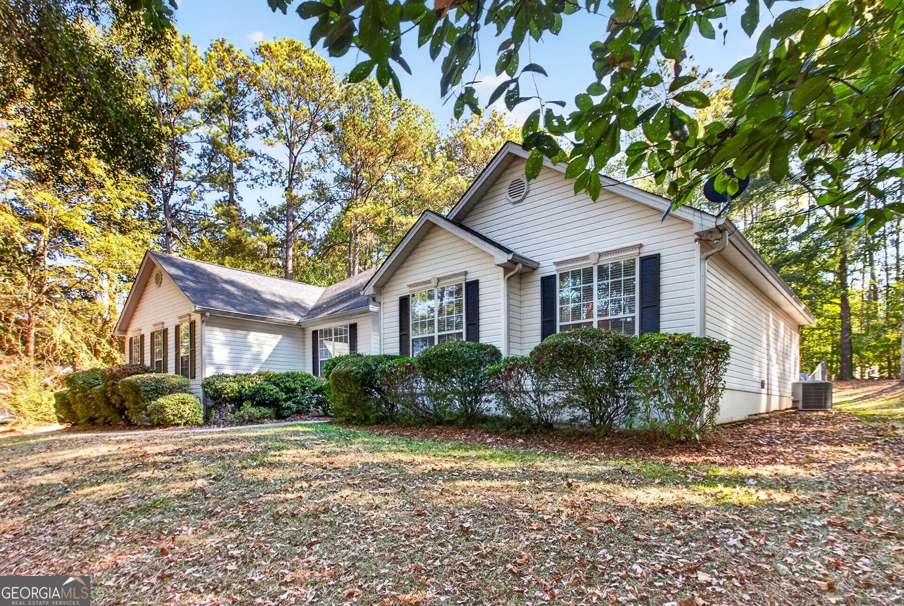3 bedroom, 2 bathroom, 2,091 sq ft single family residence for sale at 27 Hickory Lane, Macon, GA 31210 — photo 2