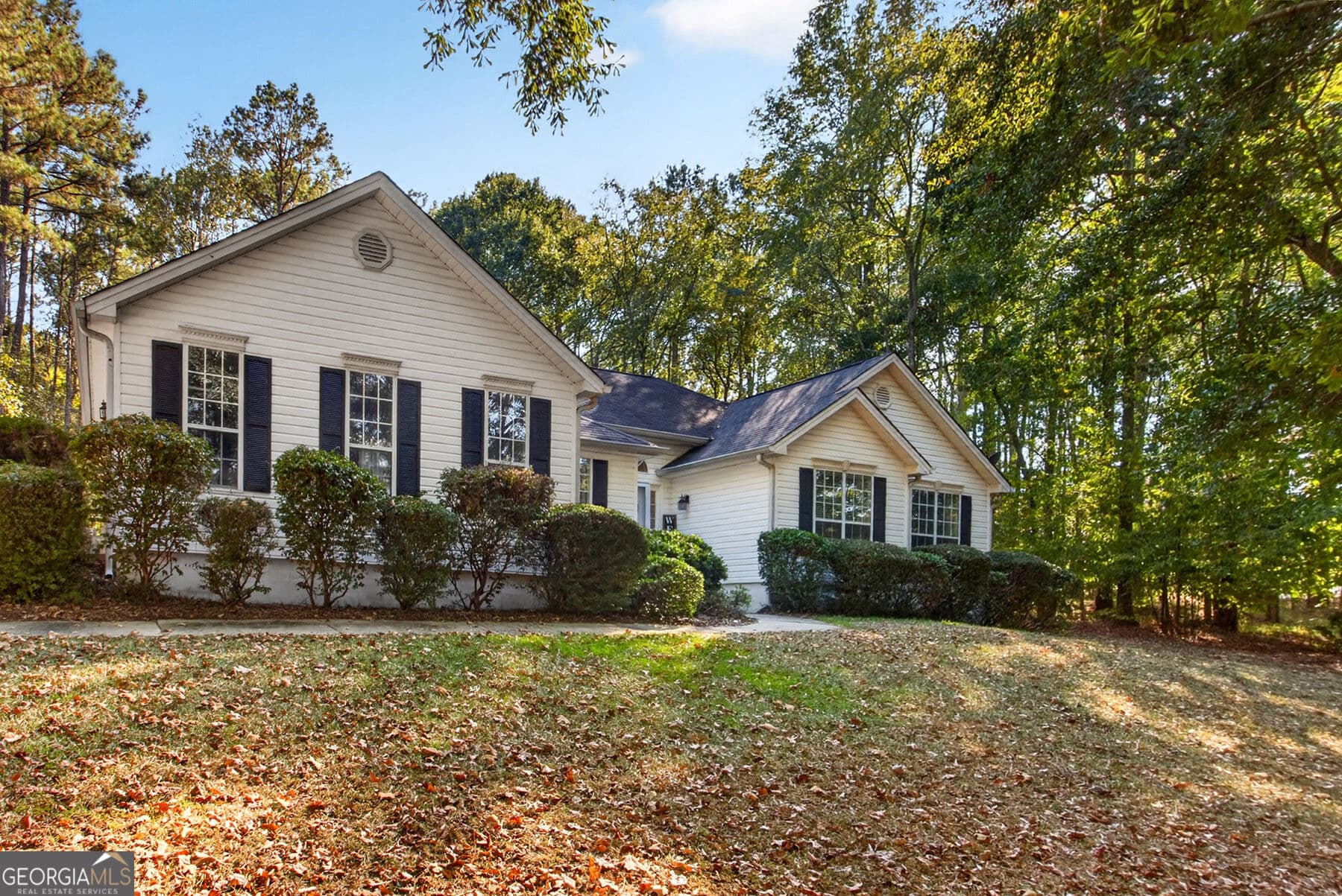 3 bedroom, 2 bathroom, 2,091 sq ft single family residence for sale at 27 Hickory Lane, Macon, GA 31210 — photo 3