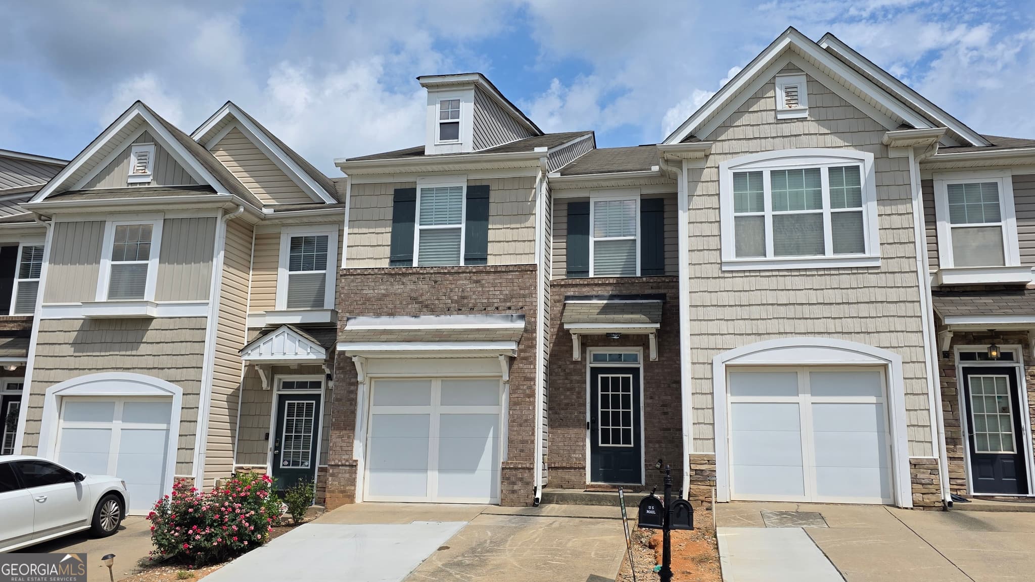 3 bedroom, 2.5 bathroom, 1,696 sq ft townhouse for sale at 3169 Milling Place, Duluth, GA 30096 — photo 1 of 5