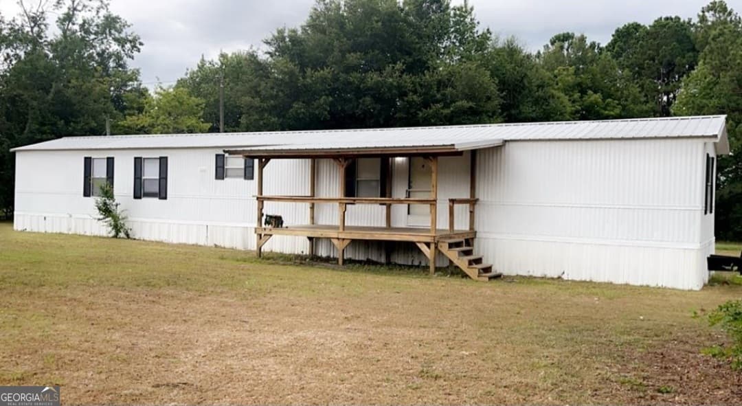 2 bedroom, 2 bathroom manufactured home,mobile home sold at 2617 Central Road, Blackshear, GA 31516